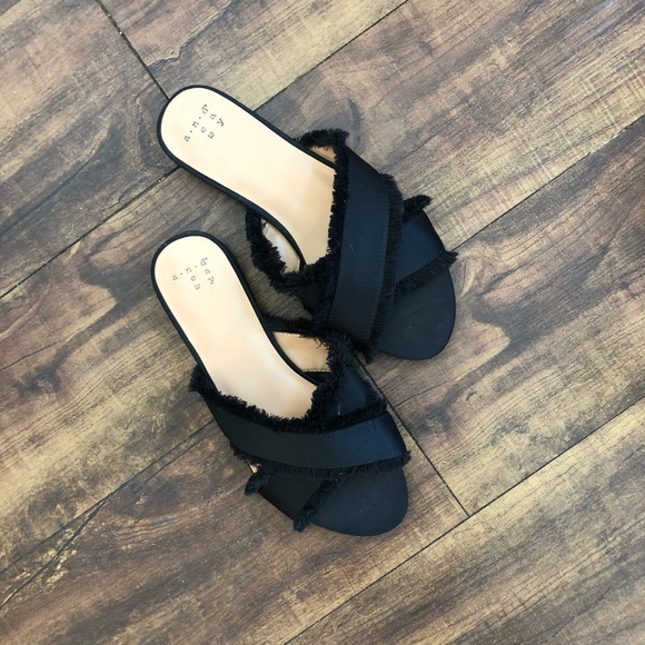 BRAND NEW BLACK SANDALS - Picture 2 of 4